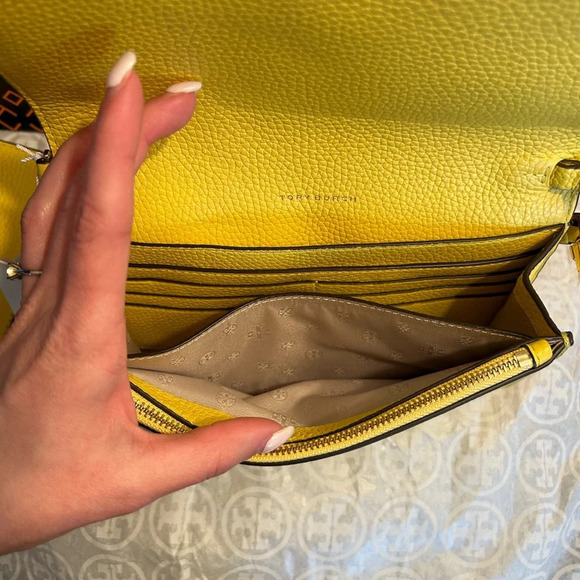 Tory Burch Thea Flat Wallet Crossbody Bag Yarrow Gold Yellow - Picture 8 of 16